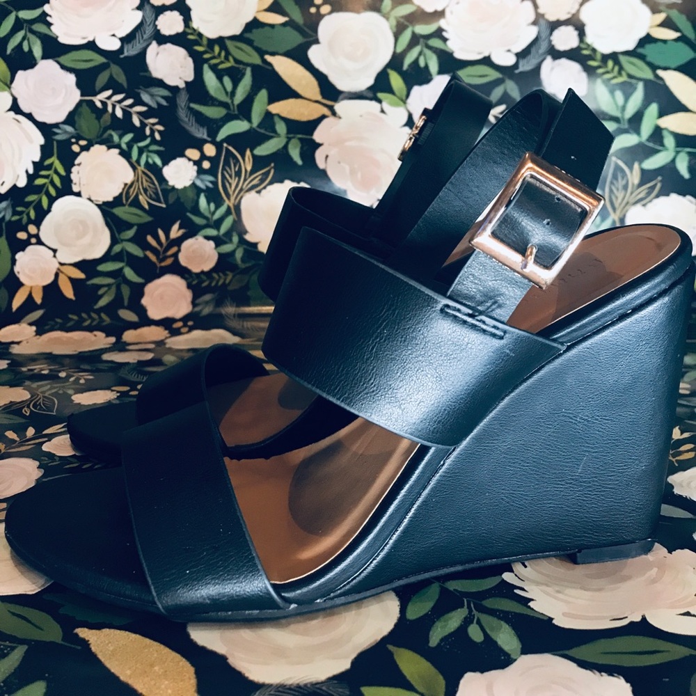 Black wedge heel strap sandals